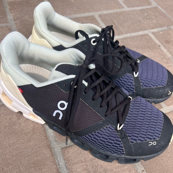 On Running Shoes - Women’s on cloud Size 8